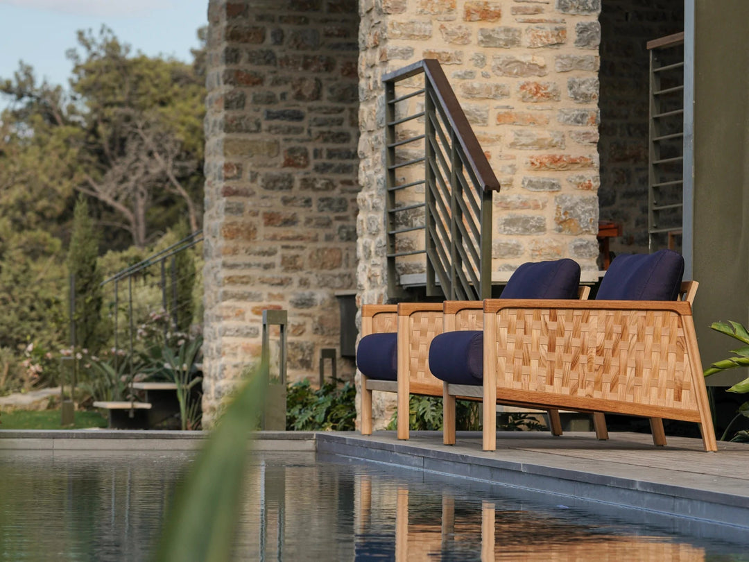 Lotus loveseat bank
