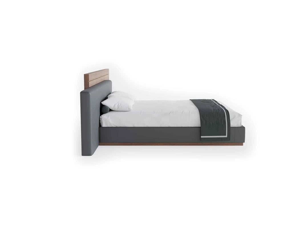 Tweepersoonsbed - plat hoofdeinde en stoffen bedframe