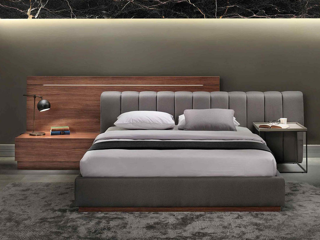 Tweepersoonsbed - plat hoofdeinde en stoffen bedframe